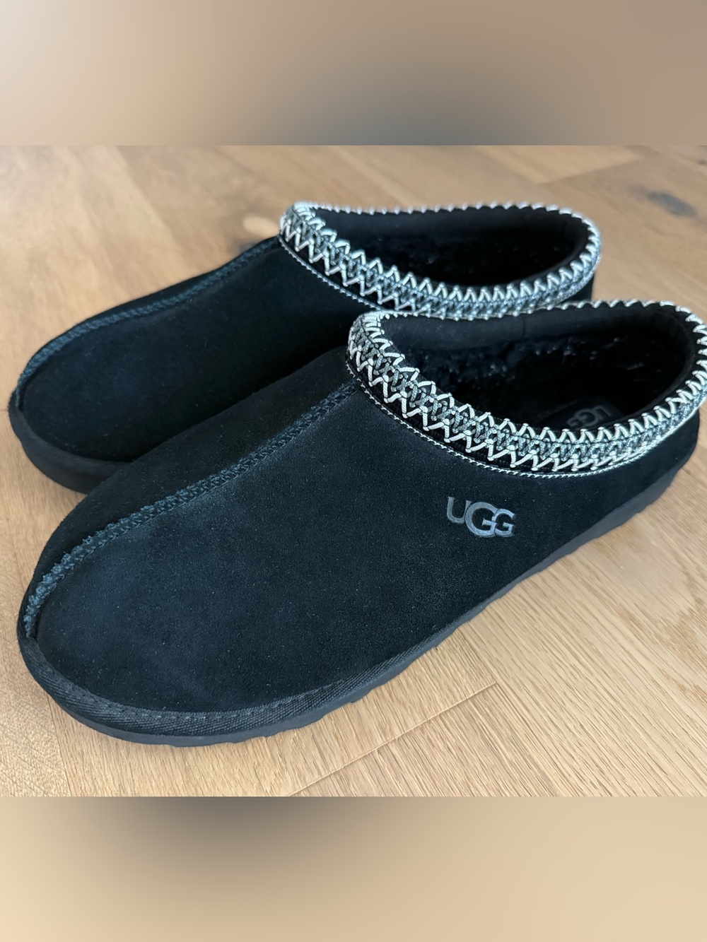 UGG Men’s Black Suede Slip-On Loafers with Contrast Stitching sz 10